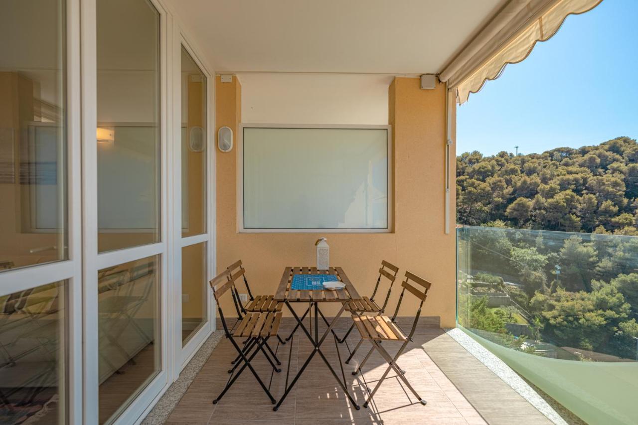 Appartamento Incantevole Con Piscina Vallecrosia Eksteriør billede
