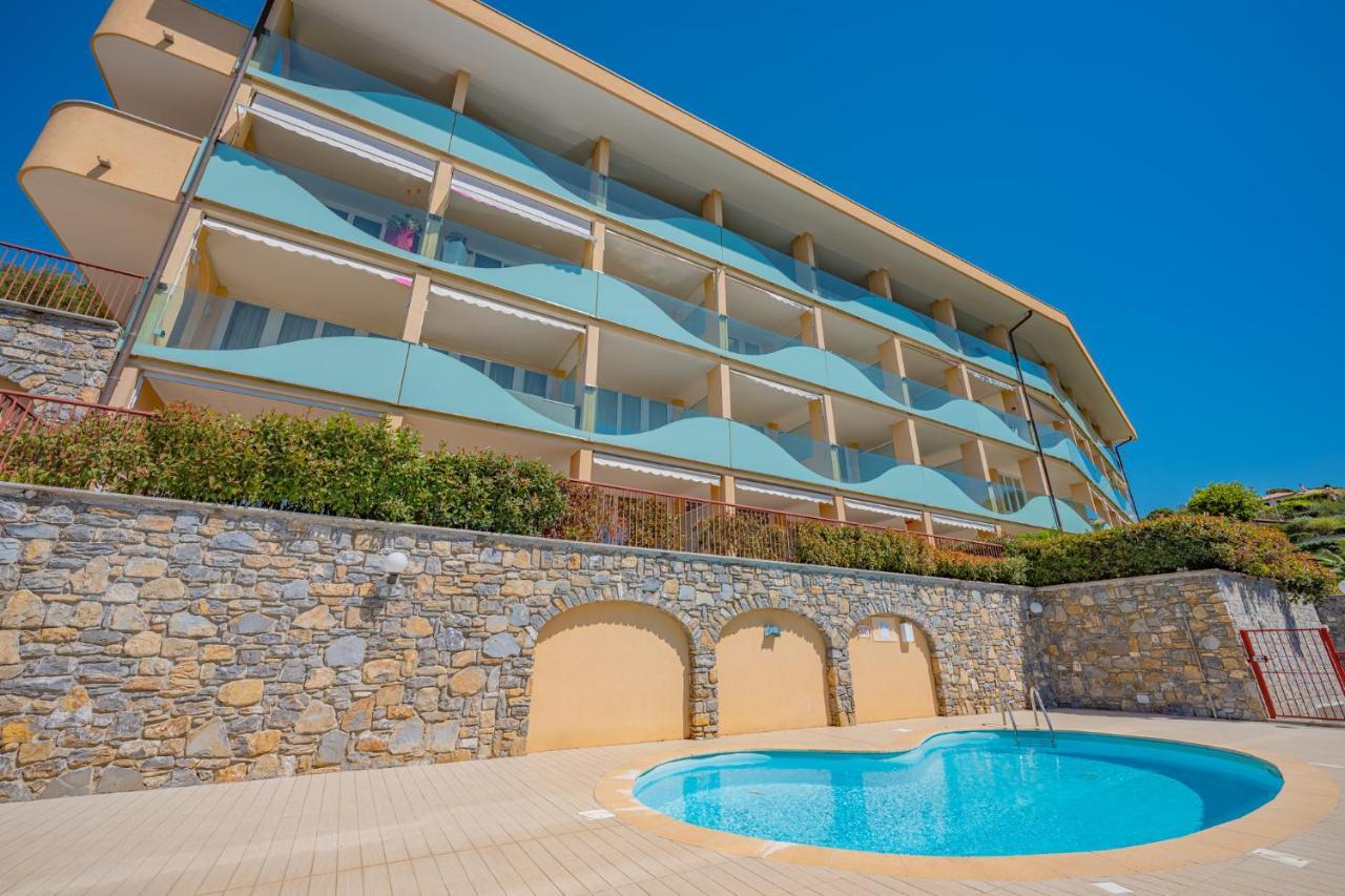 Appartamento Incantevole Con Piscina Vallecrosia Eksteriør billede