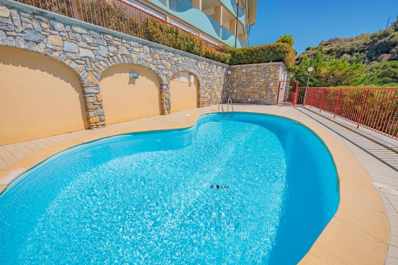 Appartamento Incantevole Con Piscina Vallecrosia Eksteriør billede