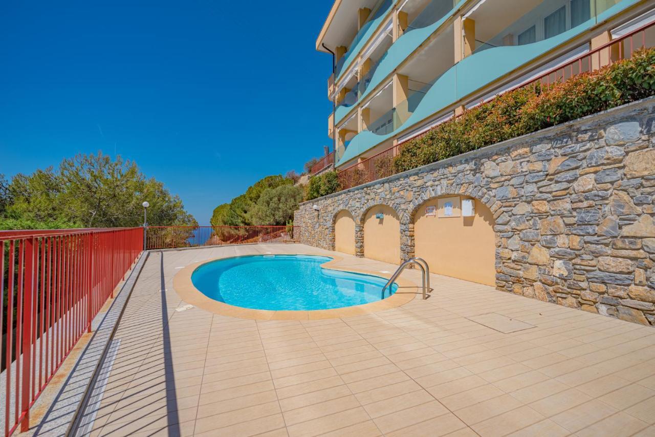 Appartamento Incantevole Con Piscina Vallecrosia Eksteriør billede