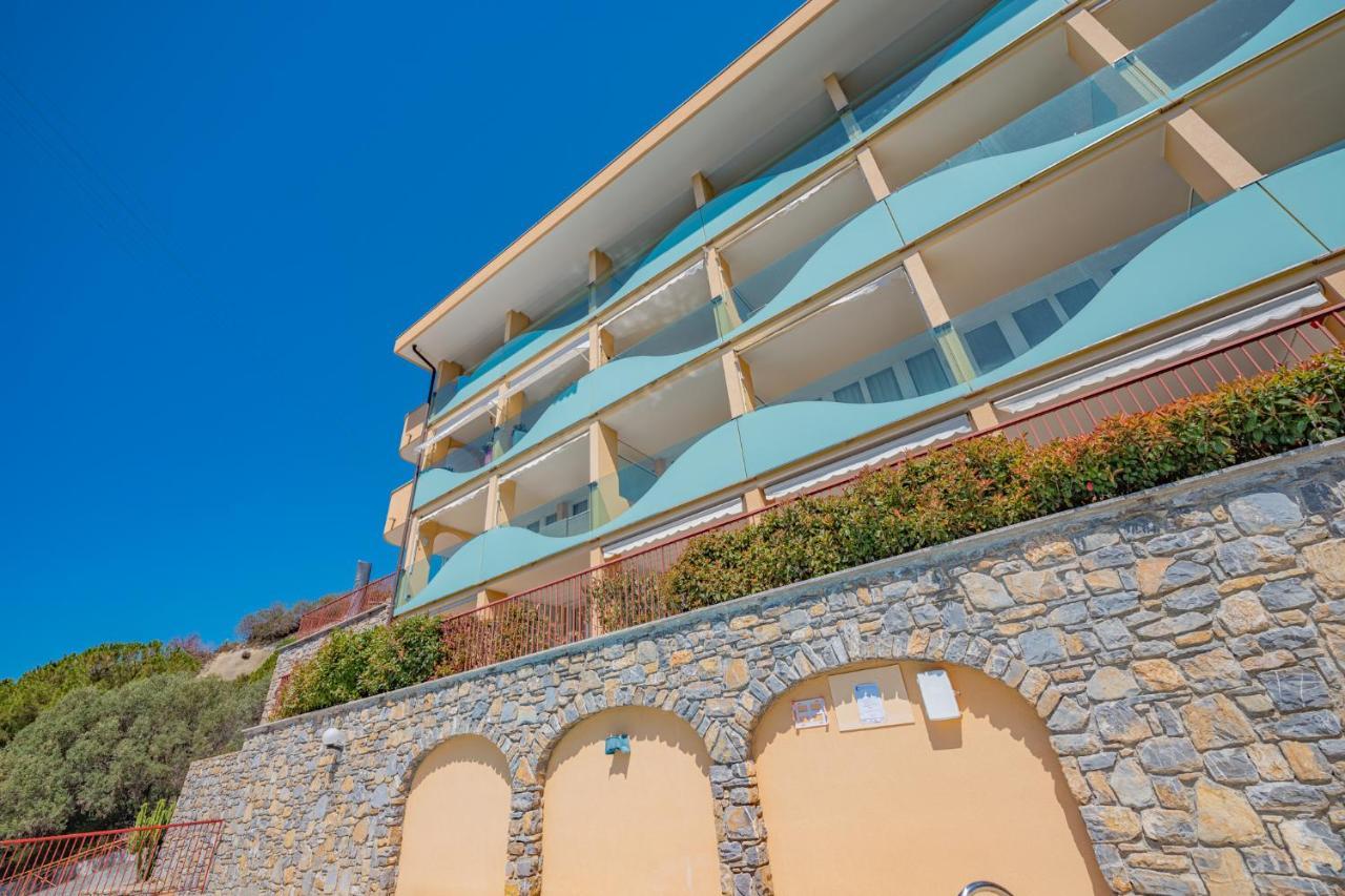 Appartamento Incantevole Con Piscina Vallecrosia Eksteriør billede